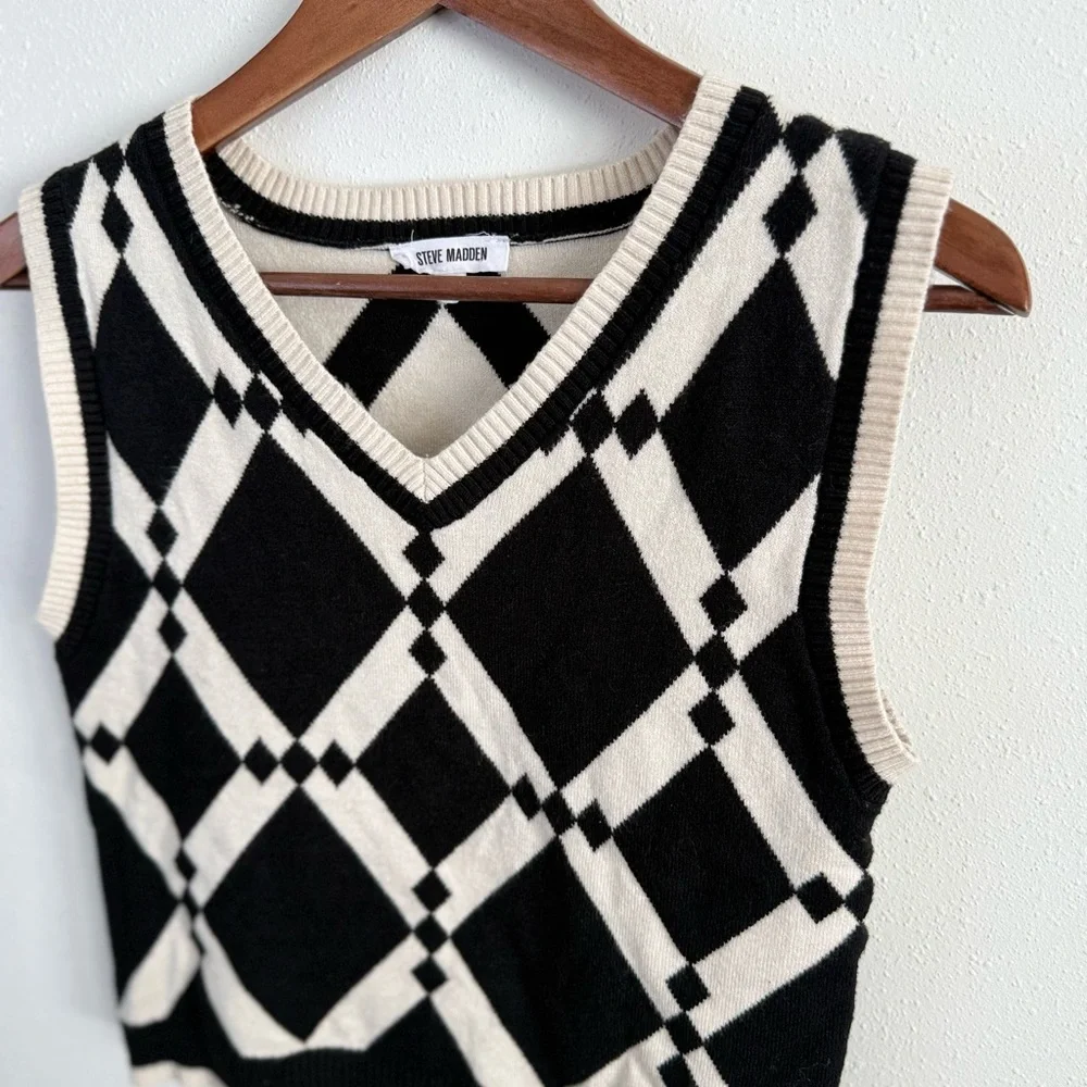 Steve Madden Black Cream Argyle Cropped Sweater Vest Size M